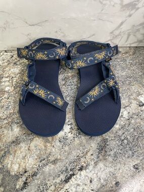Teva Original Universal Women's
Sun and Moon Insignia Blue